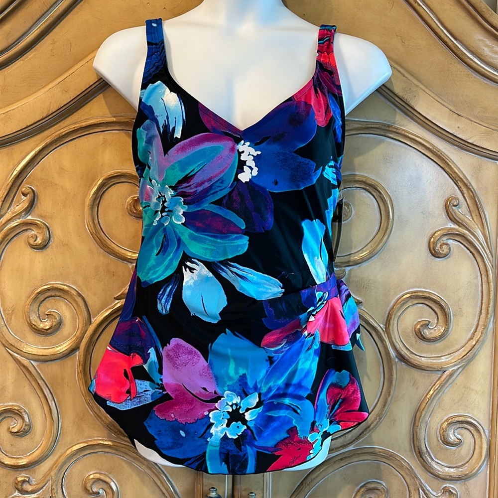 NWT Maxine Minimizer Floral One piece Swimsuit